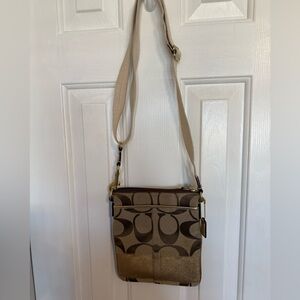 Coach Khaki & Brown Jacquard Signature Swingpack Crossbody F42619E Beautiful